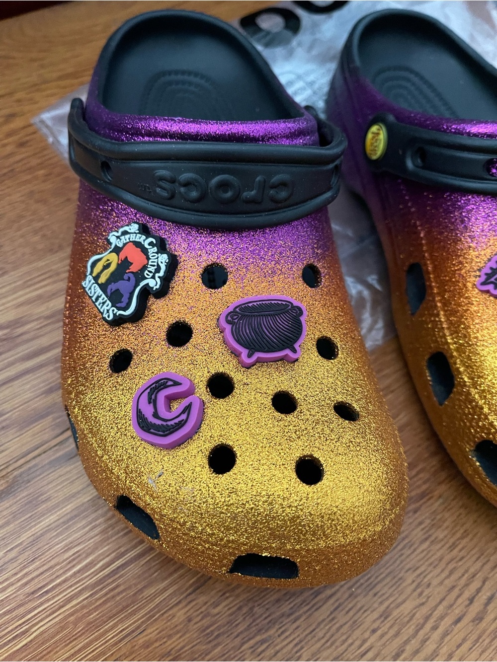 CROCS Hocus Pocus Purple to Gold Glitter Ombre Clog with Charms - Women’s 9 - Picture 4 of 7